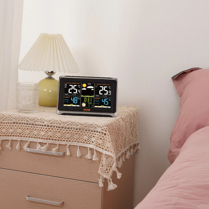 Iekštelpu un āra laikapstacija ar 19 cm krāsu displeju, bezvadu digitālā mājas laikapstacija ar sensoru, atomlaika pulksteni, regulējamu fona apgaismojumu, prognožu datiem, kalendāru, trauksmes un brīdinājuma funkcijām (bez Wi-Fi)