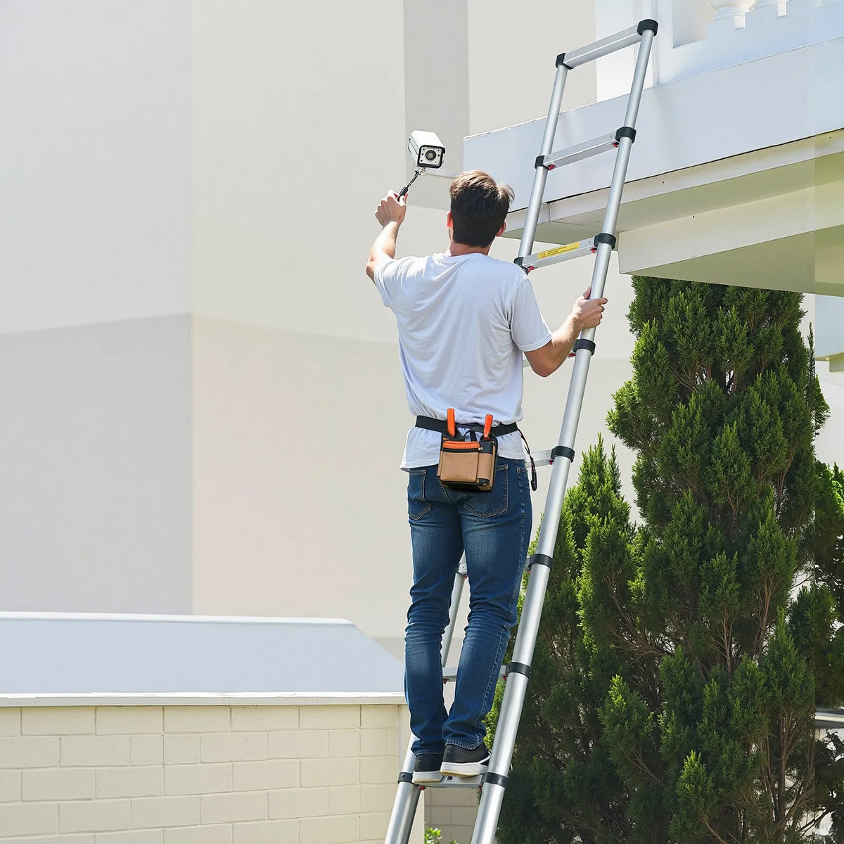 VEVOR 3.8 m Telescopic Aluminium Ladder, Lightweight Multifunctional Folding Extendable Ladder with One-Touch Lowering Mechanism, Maximum Load 150 kg, with Non-Slip Feet, Suitable for Home, Outdoor Work and Lofts