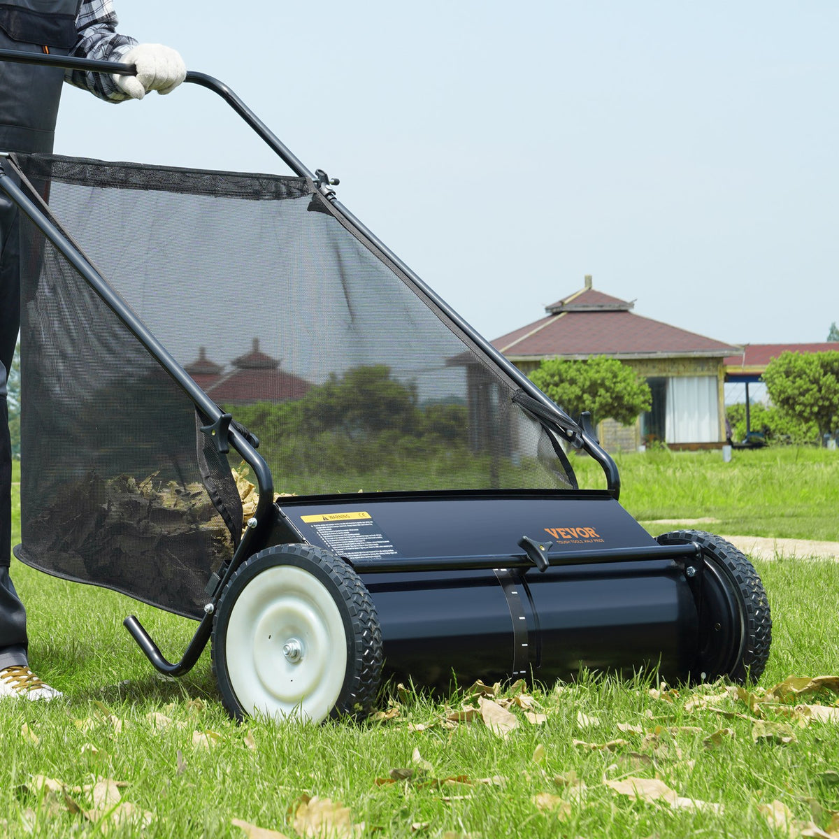 VEVOR Hand Push Lawn Sweeper, 66 cm Leaf and Grass Collector, Durable Rubber Tyres and Thick Steel Construction, Heavy-Duty with Large Capacity 198 L Mesh Collection Bag, 4 Cutting Brushes
