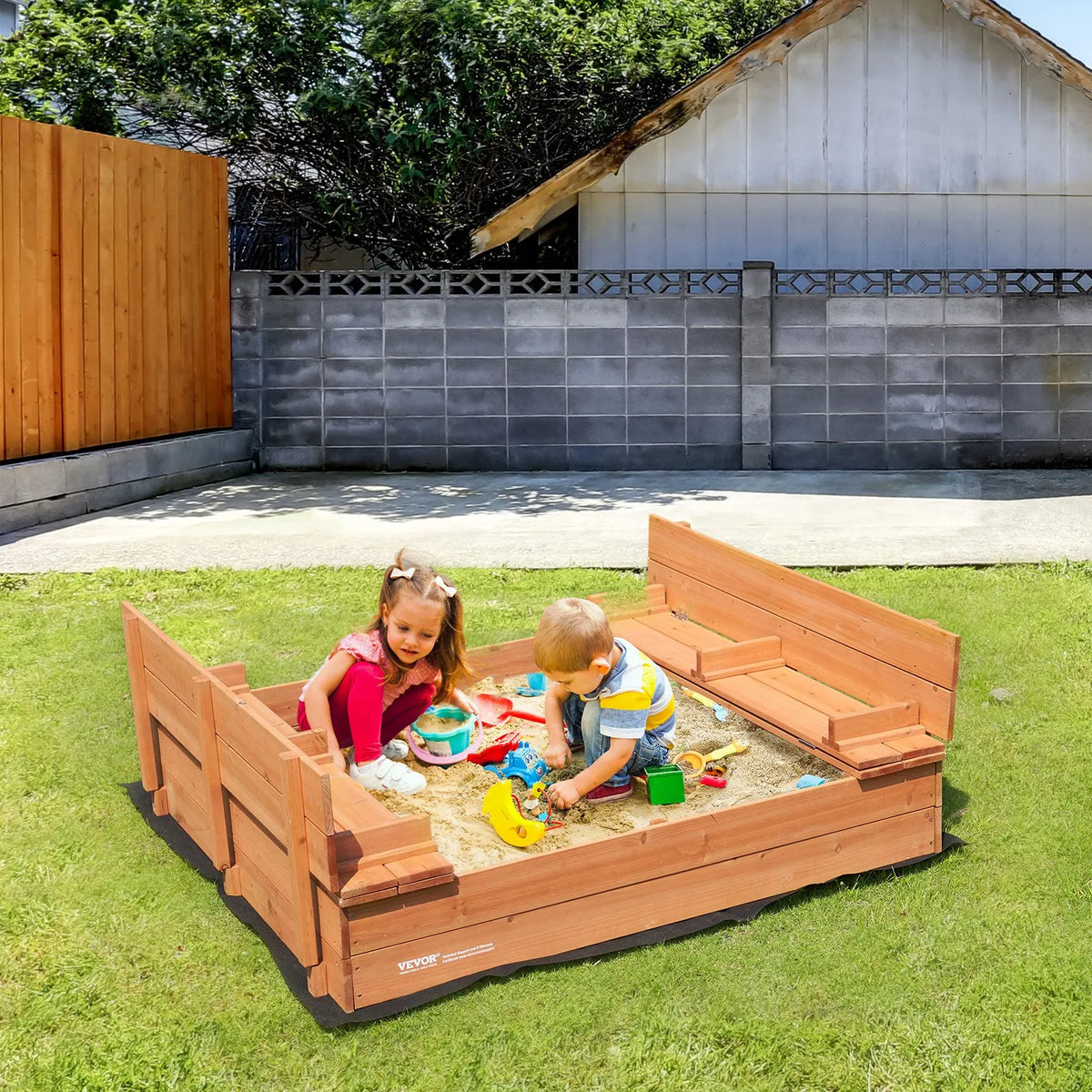 VEVOR Wooden Sandbox with Foldable Benches, 133 × 120 × 43 cm