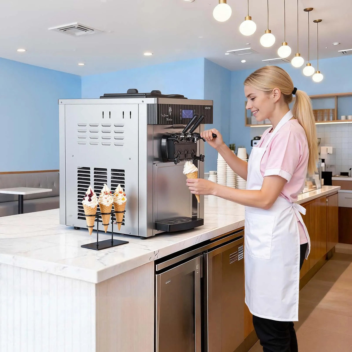 VEVOR komerciālais saldējuma automāts, ražība 20–28 l/h, 2200 W, 3 garšu galda tipa mīkstā saldējuma iekārta ar 2 x 6 l tvertnēm un maisīšanu, priekšdzesēšana un pašattīrīšanās, piemērots uzkodu un desertu veikaliem - ZEMLETES.LV