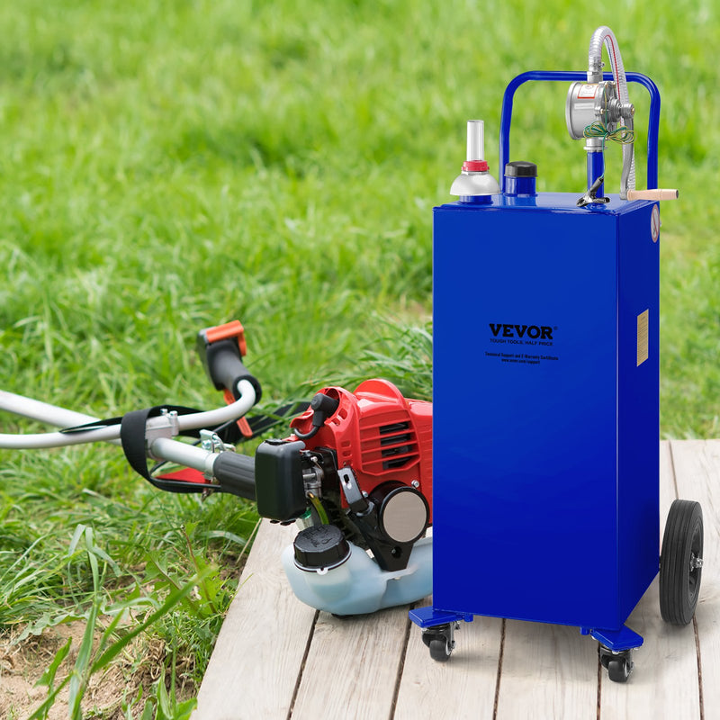 VEVOR 114 litru degvielas tvertne ar 4 riteņiem un manuālo sūkni – piemērota benzīnam un dīzeļdegvielai automašīnām, zāles pļāvējiem, kvadracikliem, laivām un citiem – zila
