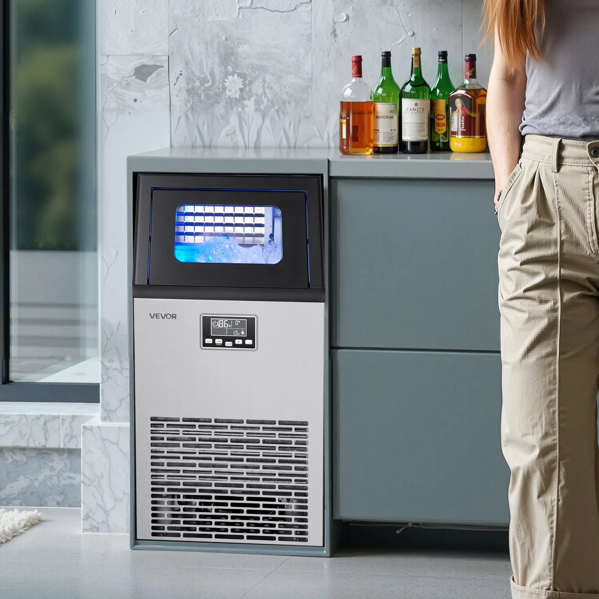 VEVOR komerciālais ledus ģenerators 54,43 kg/24 h ar 12,7 kg uzglabāšanas ietilpību, 45 kubiņi ciklā, nerūsējošā tērauda brīvi stāvošs vai iebūvējams ar LED displeju un pašattīrīšanos, piemērots bāram un restorānam - ZEMLETES.LV