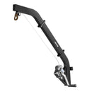 Kokā stiprināms briežu pacēlājs ar 160 kg celtspēju, vinča ar sprūdrata siksnu, izturīgs statīvs briežu apstrādei, tīrīšanai, iekāršanai un barošanai, melns