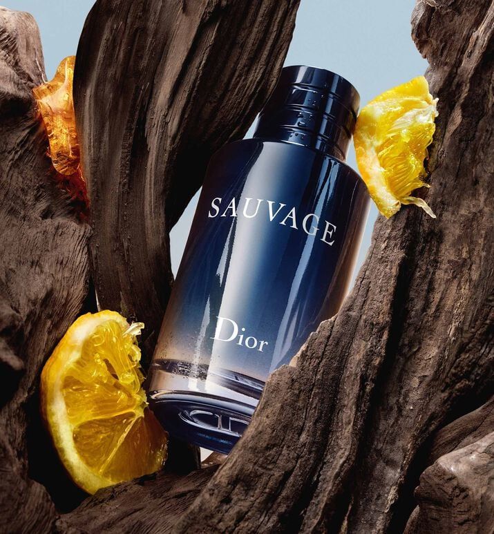 Dior Sauvage EDT 100ml – svaigs un vīrišķīgs aromāts ar bergamotes, piparu un ambroksāna notīm.