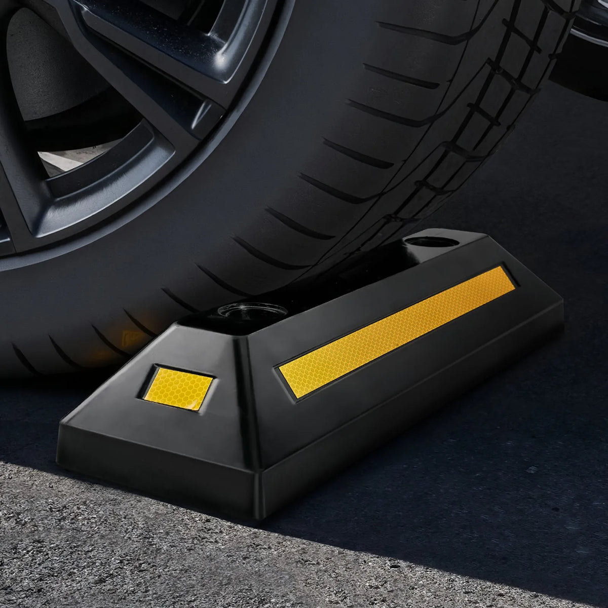 VEVOR Rubber Parking Stopper, 548 mm, 2 pcs, Reinforced Garage Floor Barrier with Reflective Strips for Cars, Vans and Trucks