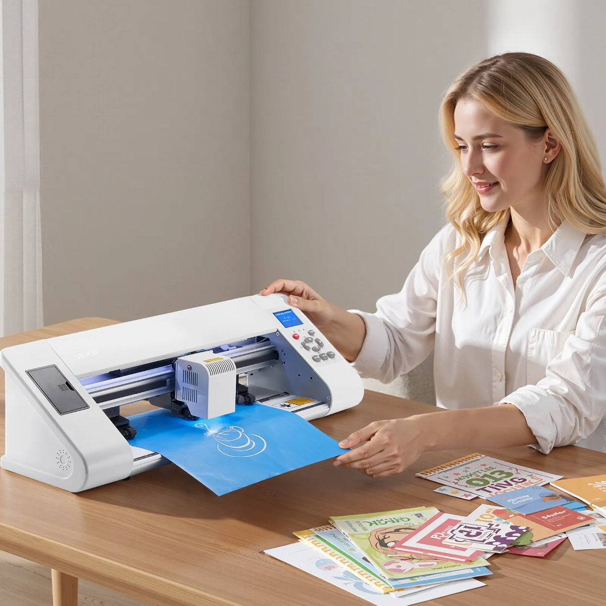 VEVOR vinila griešanas ploteris ar automātisku malu noteikšanu, ar dizaina programmatūru un materiāliem, saderīgs ar vairākiem failu formātiem, pielāgotu DIY rokdarbu, kartīšu un uzlīmju izgatavošanai - ZEMLETES.LV