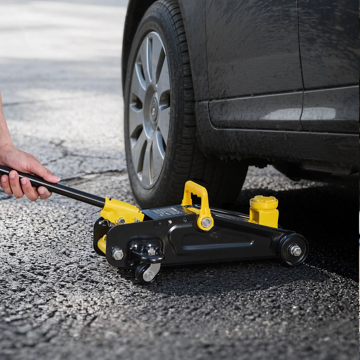 VEVOR Low Profile Hydraulic Floor Jack 1.5 t, Steel Scissor-Type Jack with Single-Acting Fast-Lift Pump, Transport Case, Car Lift for Sports Cars and Sedans, Lifting Range 130–310 mm