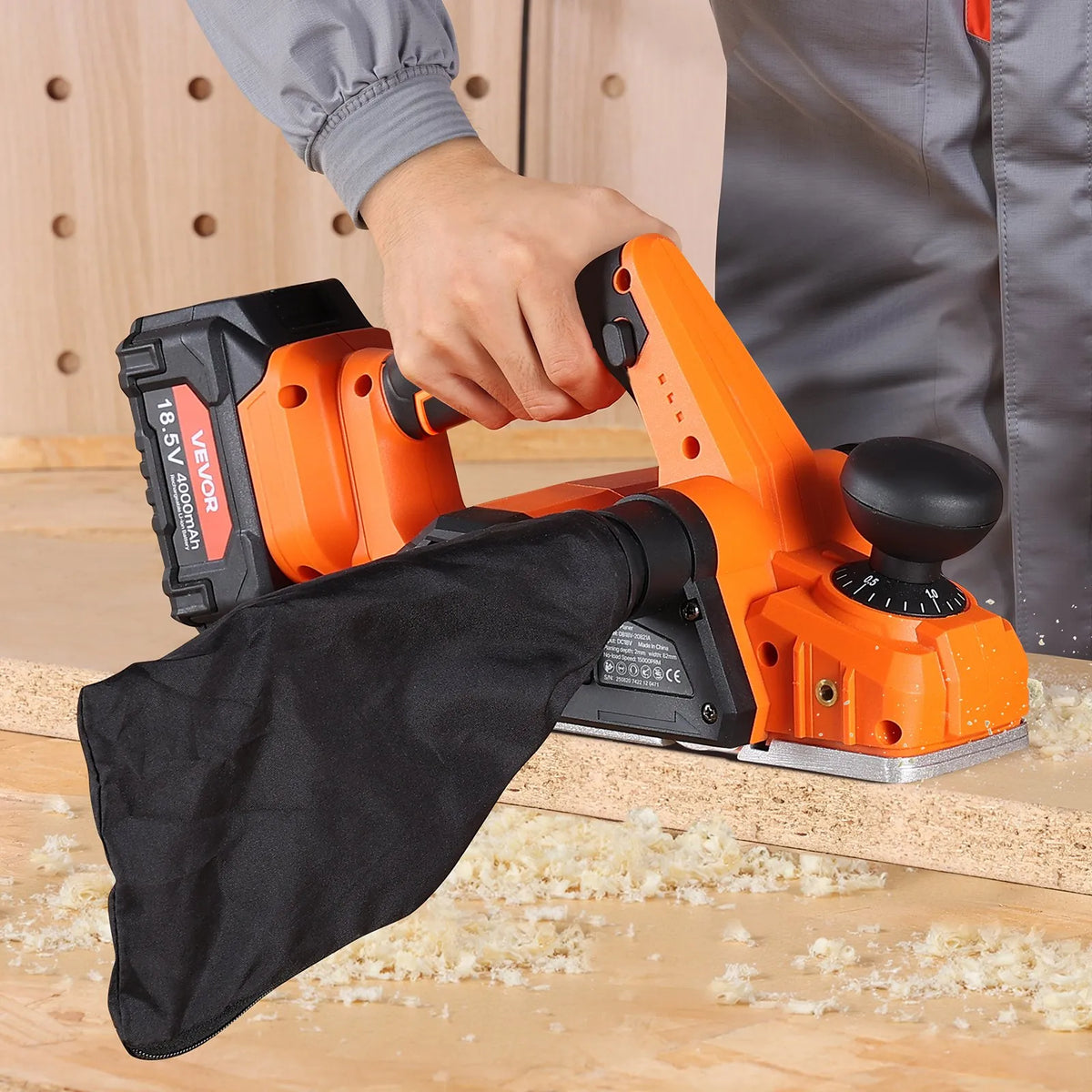 VEVOR Cordless Hand Planer, 82 mm Planing Width, 15,000 RPM Electric Hand Wood Planer with 4 Ah 18 V Lithium Battery, Brushless Motor, Adjustable Planing Depth, Dust Collection Bag, Woodworking