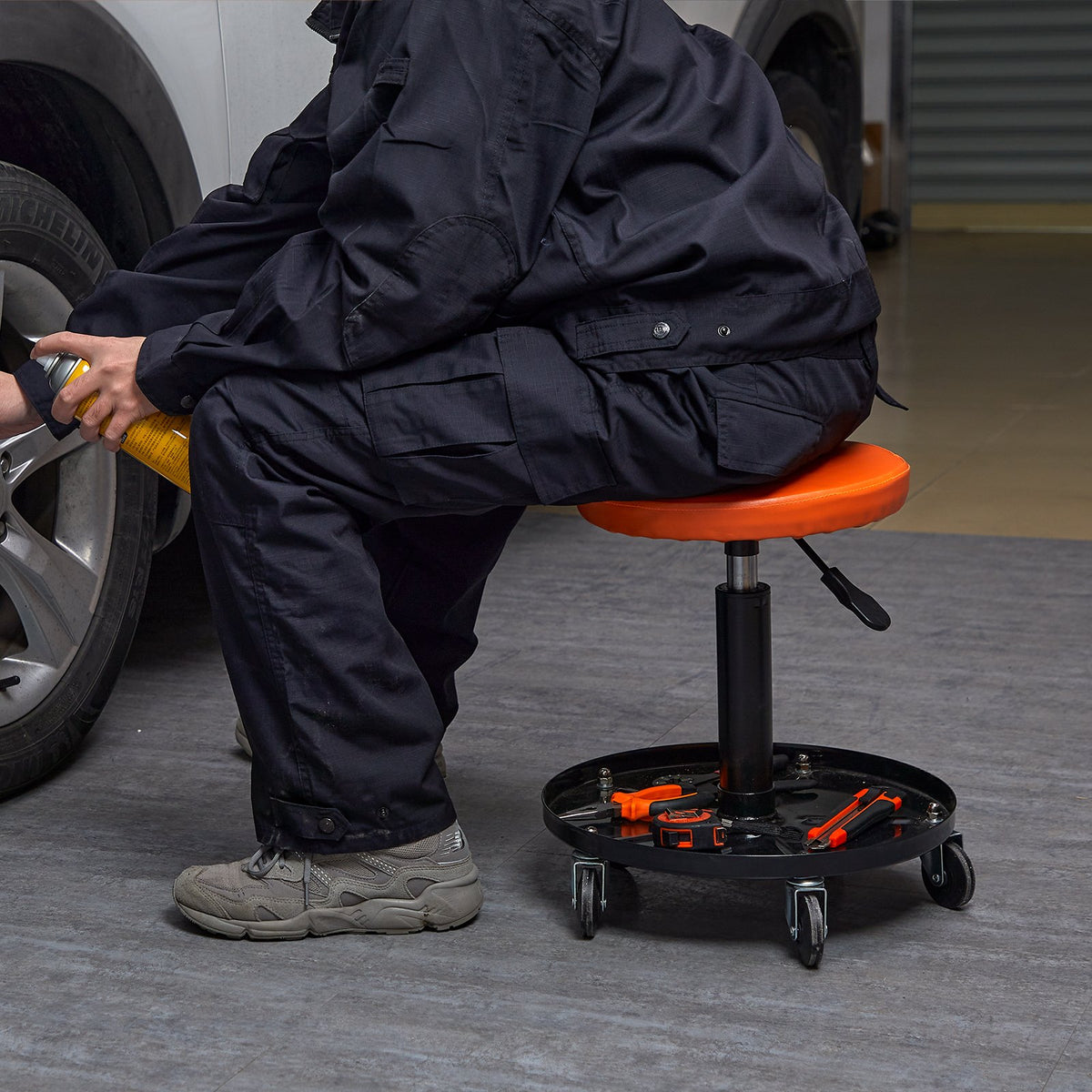 VEVOR Rolling Pneumatic Mechanic's Chair with Adjustable Height and Tool Tray