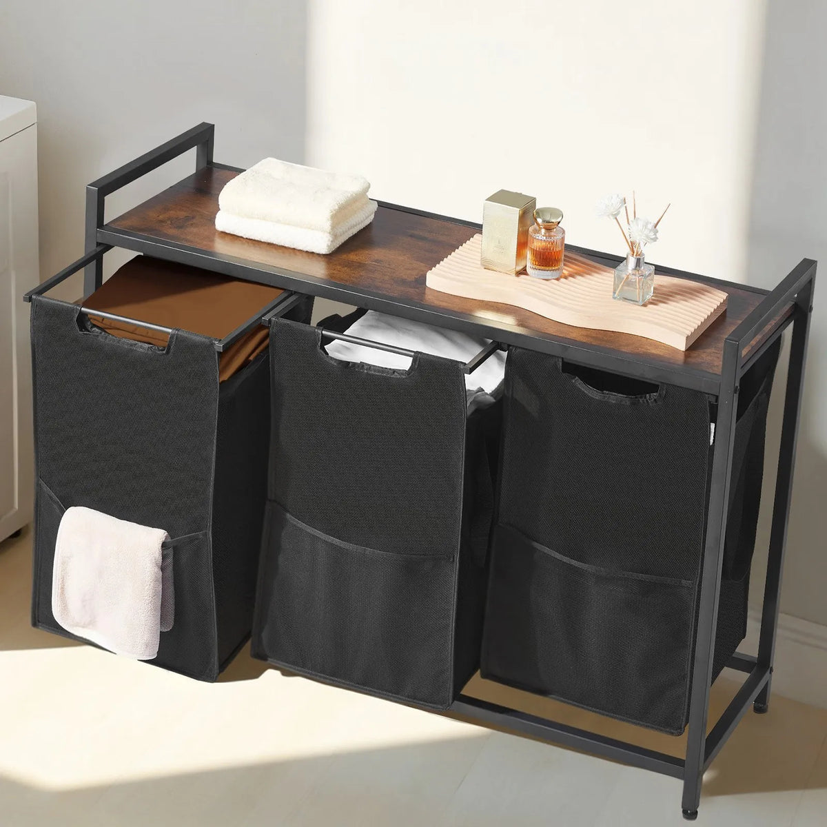 3-compartment laundry sorter, large laundry basket with metal frame and wooden top, freestanding storage organiser with removable 600D Oxford fabric bags for dirty laundry, suitable for bathroom