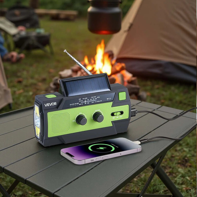 VEVOR avārijas laikapstākļu radio, 4000 mAh akumulators, FM/AM/WB/NOAA brīdinājumu uztvērējs ar saules bateriju un rokas ģeneratoru, USB uzlādes kabelis, SOS trauksmes signāls un lukturis, pārnēsājams āra un avārijas situācijām, kempingam