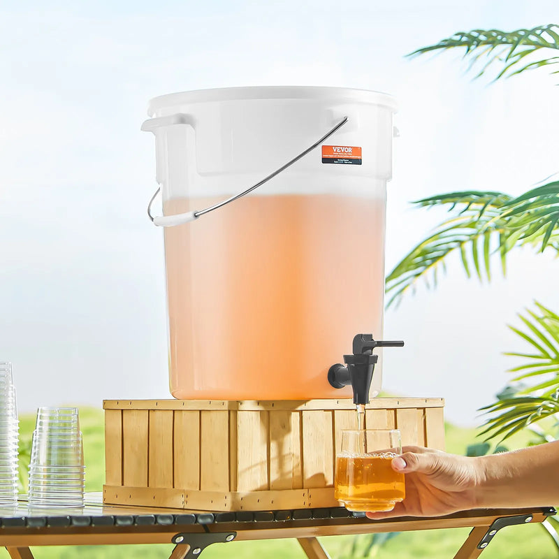 VEVOR dzērienu dozators, 18,9 l plastmasas sulas dozators ar krāniņu un vāku, piemērots tējai, limonādei, sulai un ūdenim, restorāniem, viesnīcām un pasākumiem