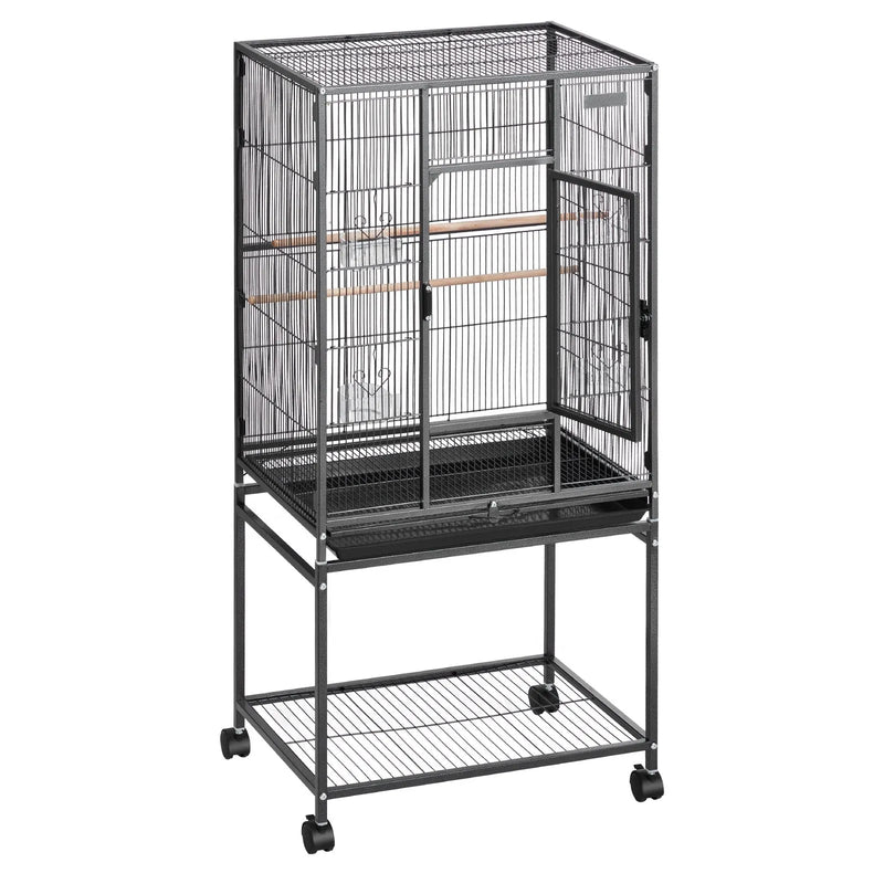 VEVOR putnu būris 625 × 425 × 1370 mm ar plakanu augšu, kalta dzelzs lidojuma būris ar sēžkociņiem, izvelkamu paplāti un plastmasas barotavām, ar ritenīšiem papagaiļiem, zīlītēm, nimfām, kanārijputniņiem, viļņainajiem papagaiļiem un konūrām