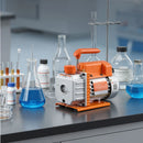 VEVOR 11,36 l vakuuma kamera ar sūkni, 99 l/min vienpakāpes vakuuma sūknis, nerūsējošā tērauda degazēšanas kameras komplekts ar rūdīta stikla vāku, 1,5 m šļūtene, paredzēta koksnes stabilizēšanai un silikona sveķu degazēšanai.