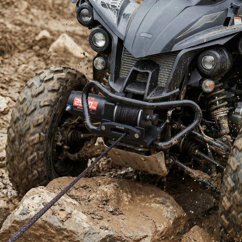 VEVOR elektriskā vinča ATV/UTV 1134 kg ar Φ4,8 mm x 12 m sintētisko trosi, vadu tālvadības pulti, IP55 ūdensizturība, alumīnija korpuss ar troses vadotni un montāžas plāksni bezceļu vilkšanai - ZEMLETES.LV