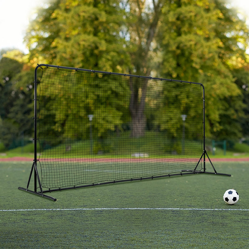 VEVOR Futbola Atsitiena Tīkls 366x183 cm – Izturīgs Dzelzs Treniņu Tīkls ar Pārnēsājamu Somu, Piemērots Futbola un Volejbola Treniņiem, Solo Praksei un Piespēļu Attīstīšanai Pagalmā