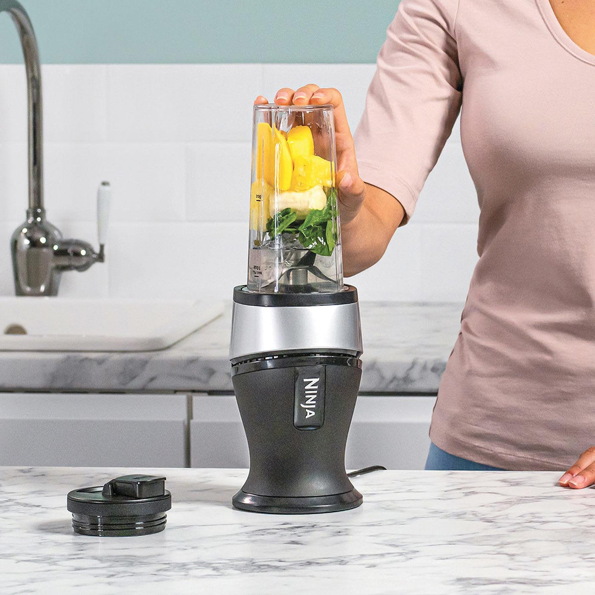 Ninja QB3001EUS Nutri Slim 700 W personīgais blenderis smūtijiem