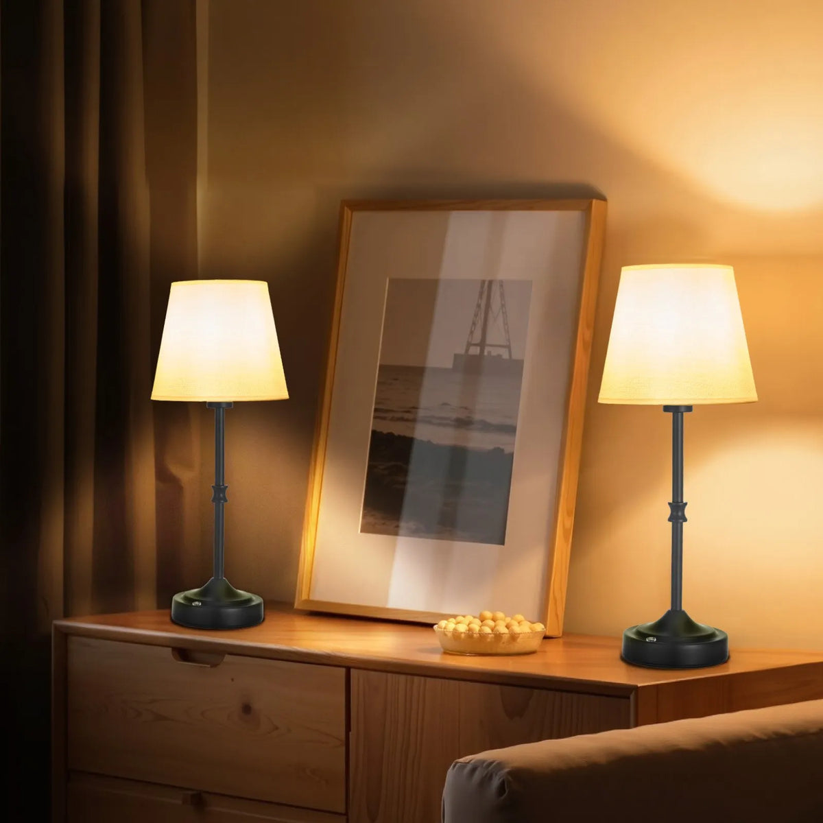 VEVOR bezvadu galda lampa 2 gab., ar iebūvētu 5200 mAh akumulatoru, 3 spilgtuma līmeņi, auduma abažūrs, 2700–3000 K krāsu temperatūra, galda lampa restorānam, guļamistabai un bāram, melna - ZEMLETES.LV