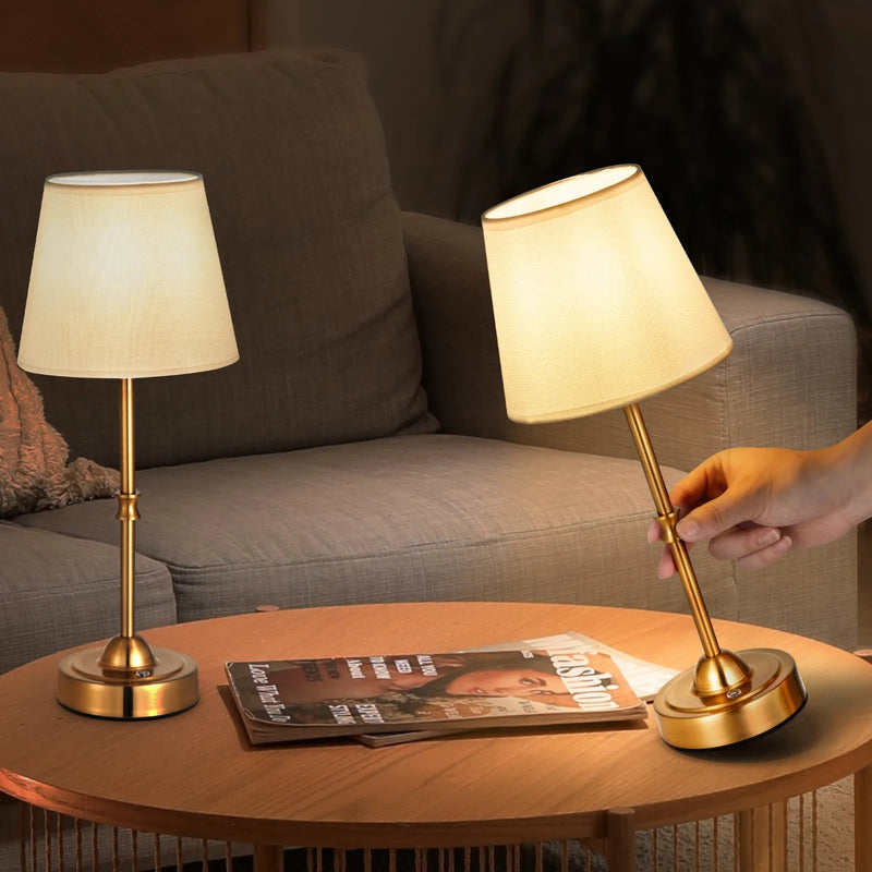 VEVOR bezvadu galda lampa 2 gab., ar iebūvētu 5200 mAh akumulatoru, 3 spilgtuma līmeņi, auduma abažūrs, 2700–3000 K krāsu temperatūra, galda lampa restorānam, guļamistabai un bāram, zelta krāsa - ZEMLETES.LV
