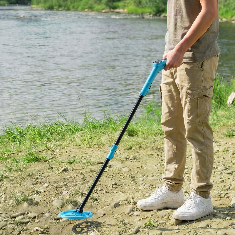 VEVOR metāla detektors ar 101,6 mm displeju, viegls, ar LCD ekrānu un 152,4 mm IP68 ūdensizturīgu meklēšanas spoli, regulējams 650–930 mm, piemērots zelta meklēšanai