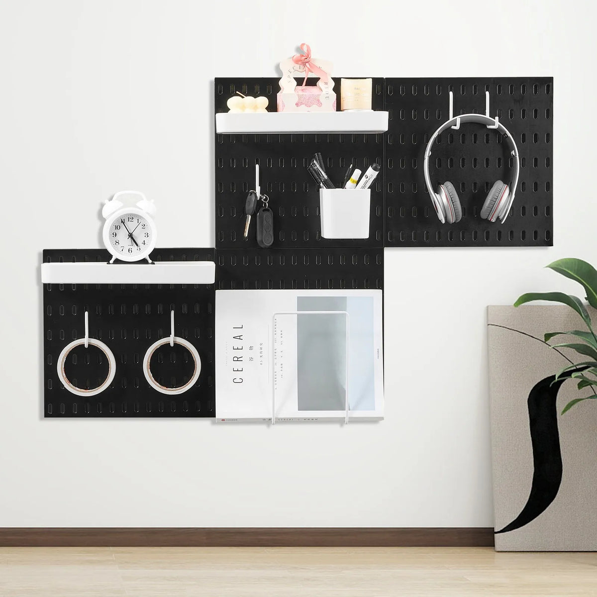 VEVOR plastmasas Pegboard sienas organizatora komplekts, 4 paneļi 280 × 280 mm, perforēto paneļu sistēma ar piederumiem instrumentu un sadzīves priekšmetu uzglabāšanai, garāžai, virtuvei, viesistabai, amatniecības telpai, birojam un vannasistabai, melna
