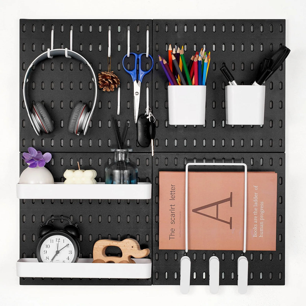 VEVOR plastmasas Pegboard sienas organizatora komplekts, 4 paneļi 280 × 280 mm, perforēto paneļu sistēma ar piederumiem instrumentu un sadzīves priekšmetu uzglabāšanai, garāžai, virtuvei, viesistabai, amatniecības telpai, birojam un vannasistabai, melna