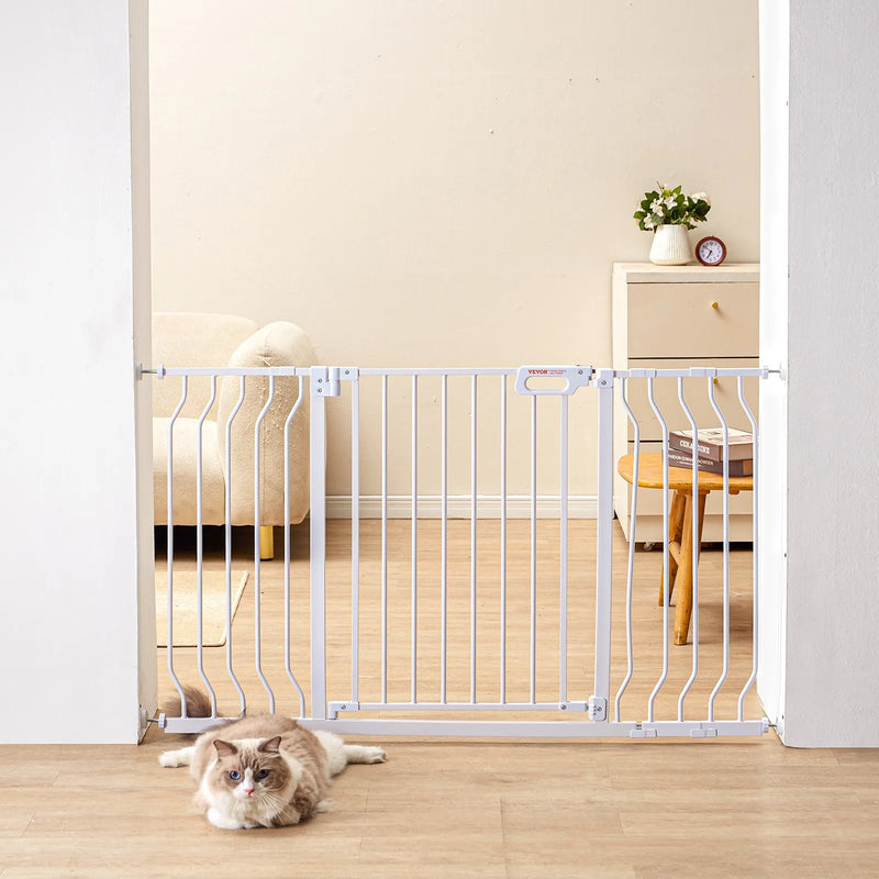VEVOR bērnu drošības vārti, platums 75–130 cm, augstums 76 cm, pašnoslēdzoši, ar caurstaigājamu durvju mehānismu, piemēroti kāpnēm un durvju ailēm, ar spiediena un sienas stiprinājuma komplektu, balti - ZEMLETES.LV