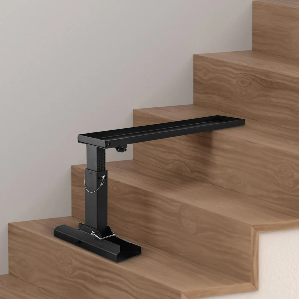 VEVOR kāpņu līmeņotājs ar regulējamu augstumu 29–46 cm un balsta virsmu 76 × 29 cm, tērauda konstrukcija, salokāms stabilizators kāpnēm uz nelīdzenas virsmas, piemērots pagarināmajām kāpnēm - ZEMLETES.LV