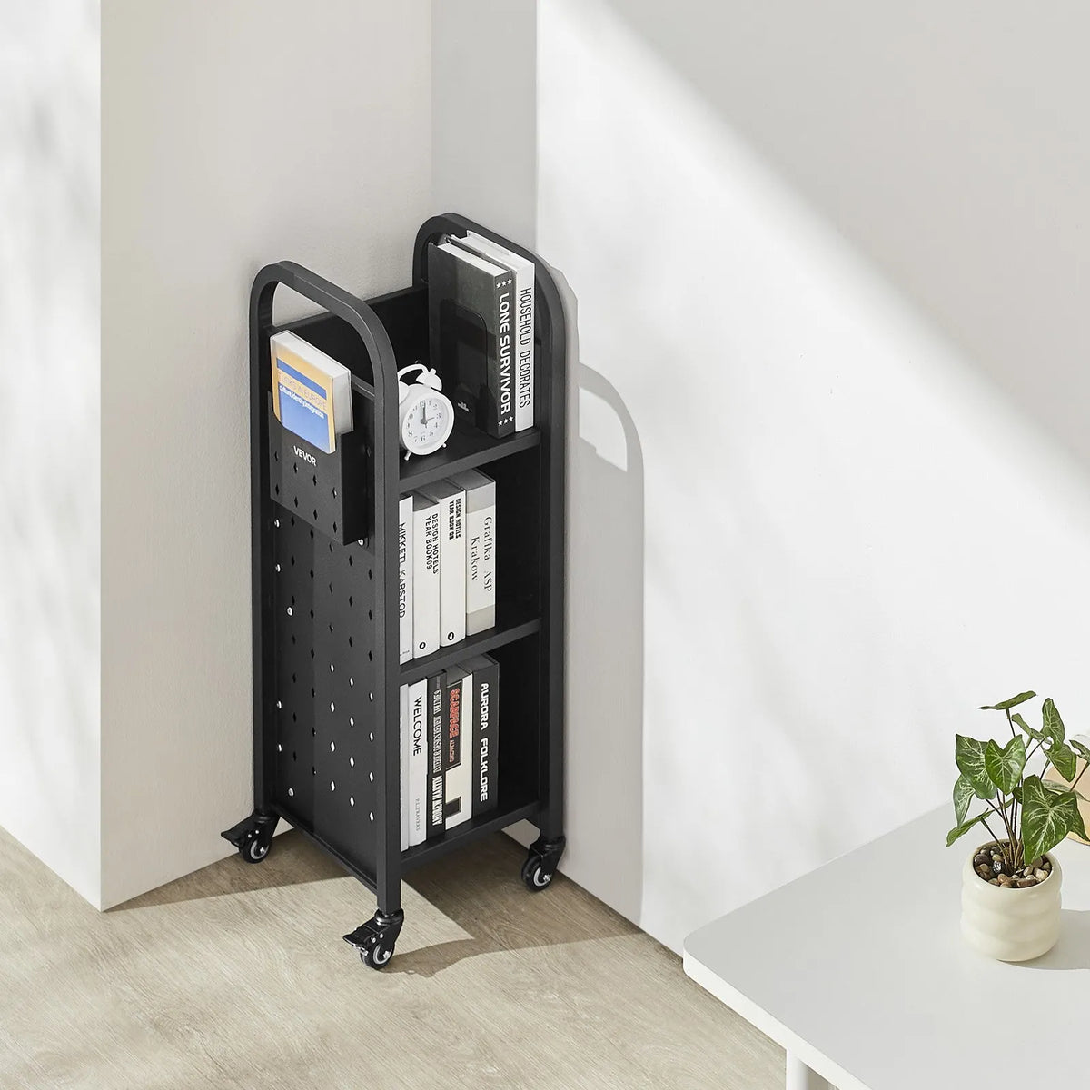 VEVOR pārvietojamais bibliotēkas grāmatu ratiņš līdz 100 kg, 320 x 350 x 935 mm ar vienpusējiem L veida plauktiem un 50,8 mm bloķējamiem riteņiem, piemērots mājām, birojam un skolai, melns - ZEMLETES.LV