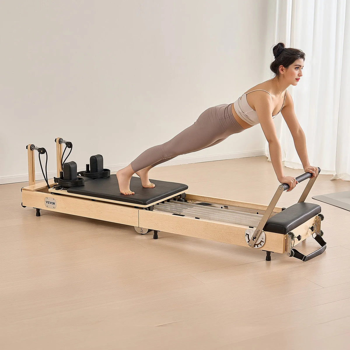VEVOR salokāms koka pilates reformeris ar dubulto pretestību (atsperes un troses), pilates gulta ar sēdēšanas kasti, piemērots mājas sporta zālei un studijai, slodze līdz 181 kg - ZEMLETES.LV