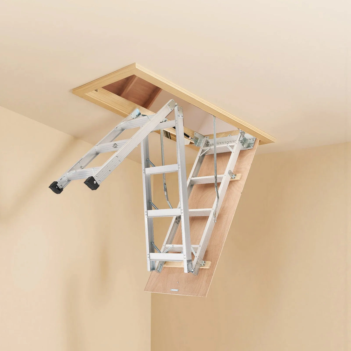 VEVOR bēniņu kāpnes ar 170 kg celtspēju, regulējams augstums 3–3,13 m, daudzfunkcionālas salokāmas alumīnija kāpnes, piemērotas griestu augstumam 2,34–3,12 m, ērtai piekļuvei bēniņiem - ZEMLETES.LV