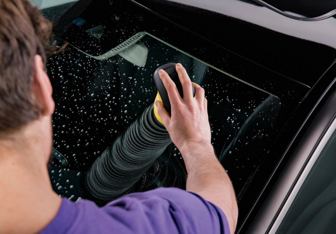Automašīnu logu tīrīšanas komplekts, kas sastāv no nomaināma diska, mikrošķiedras drānas, tīrīšanas paliktņa un mazgāšanas līdzekļa. Izmantojot EDI 4 ierīci (nav iekļauta komplektā) izmantojams kā logu pulētājs un tīrītājs.